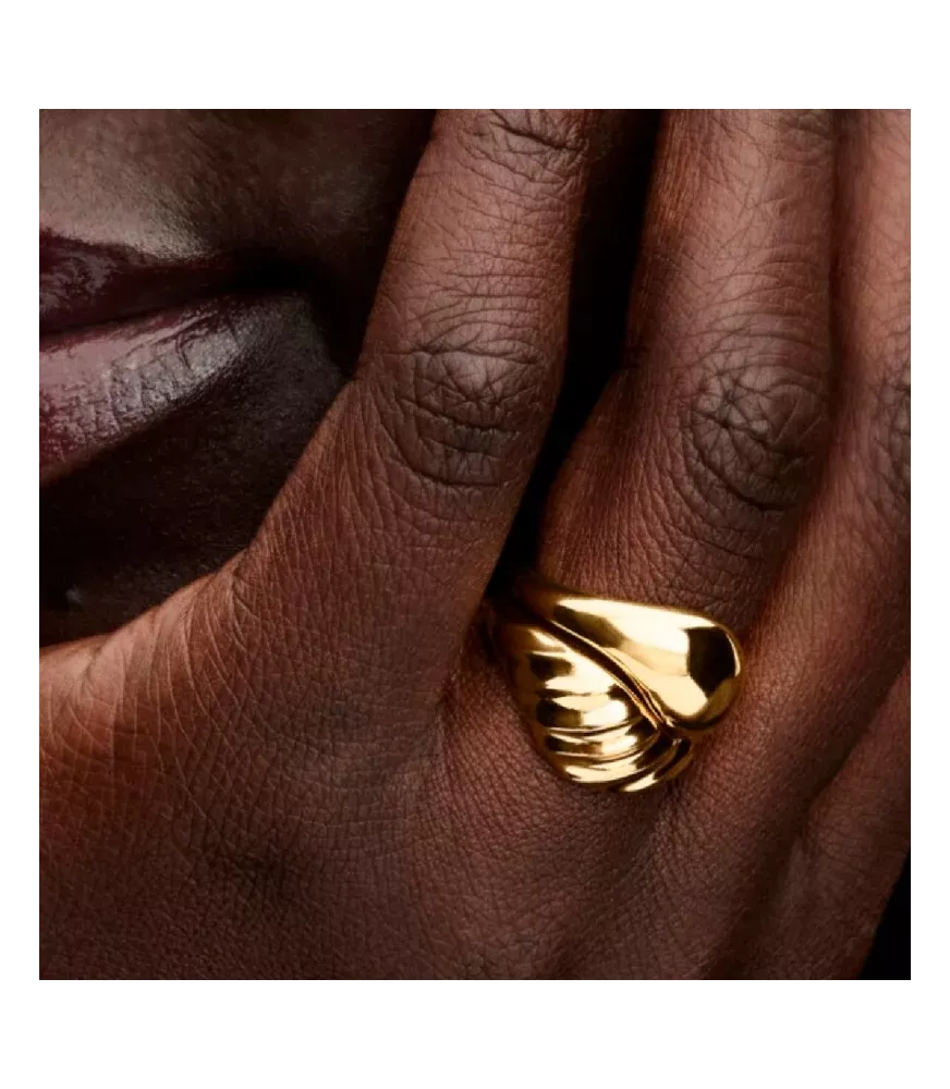 Anillos con un recubrimiento en oro de 14k combinables Ondulados