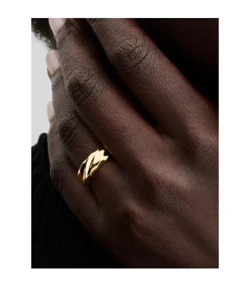 Anillo con un recubrimiento en oro de 14k Banda Ancha Ondulada.