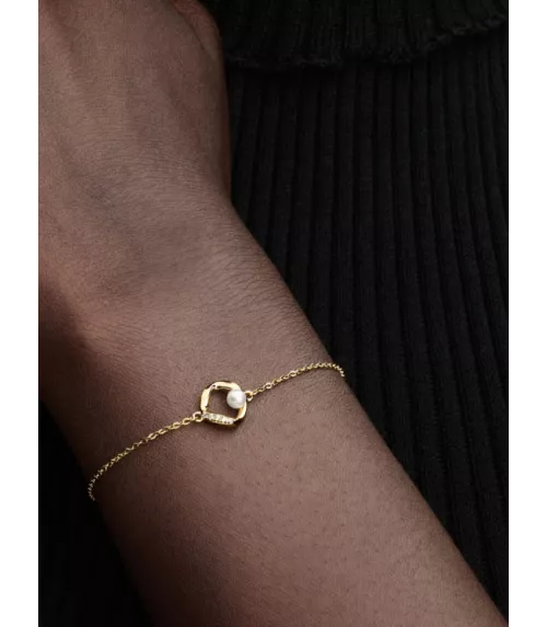 Pulsera con un recubrimiento en oro de 14k Círculo Forma Orgánica en Pavé y Perla Cultivada de Agua Dulce Tratada