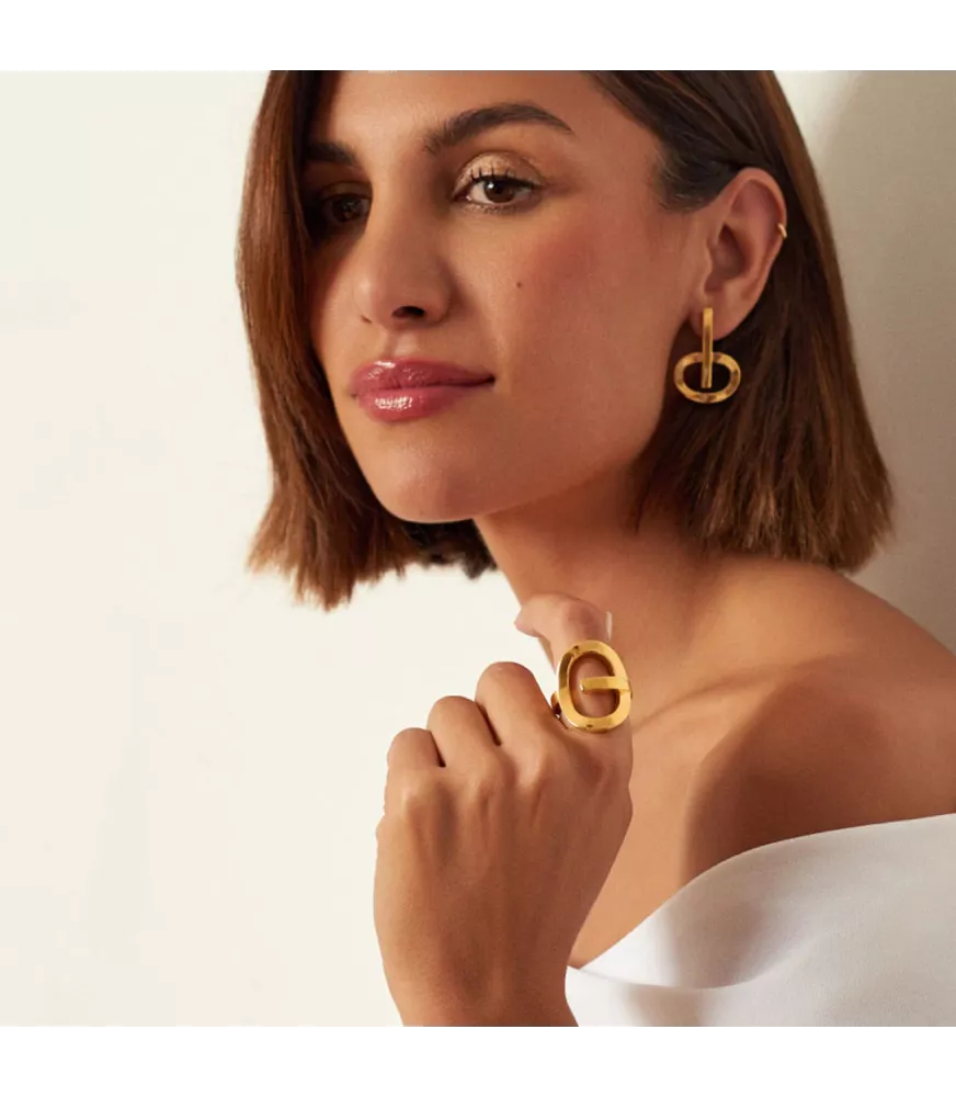 Anillo CXC Ópera, en latón bañado en oro.