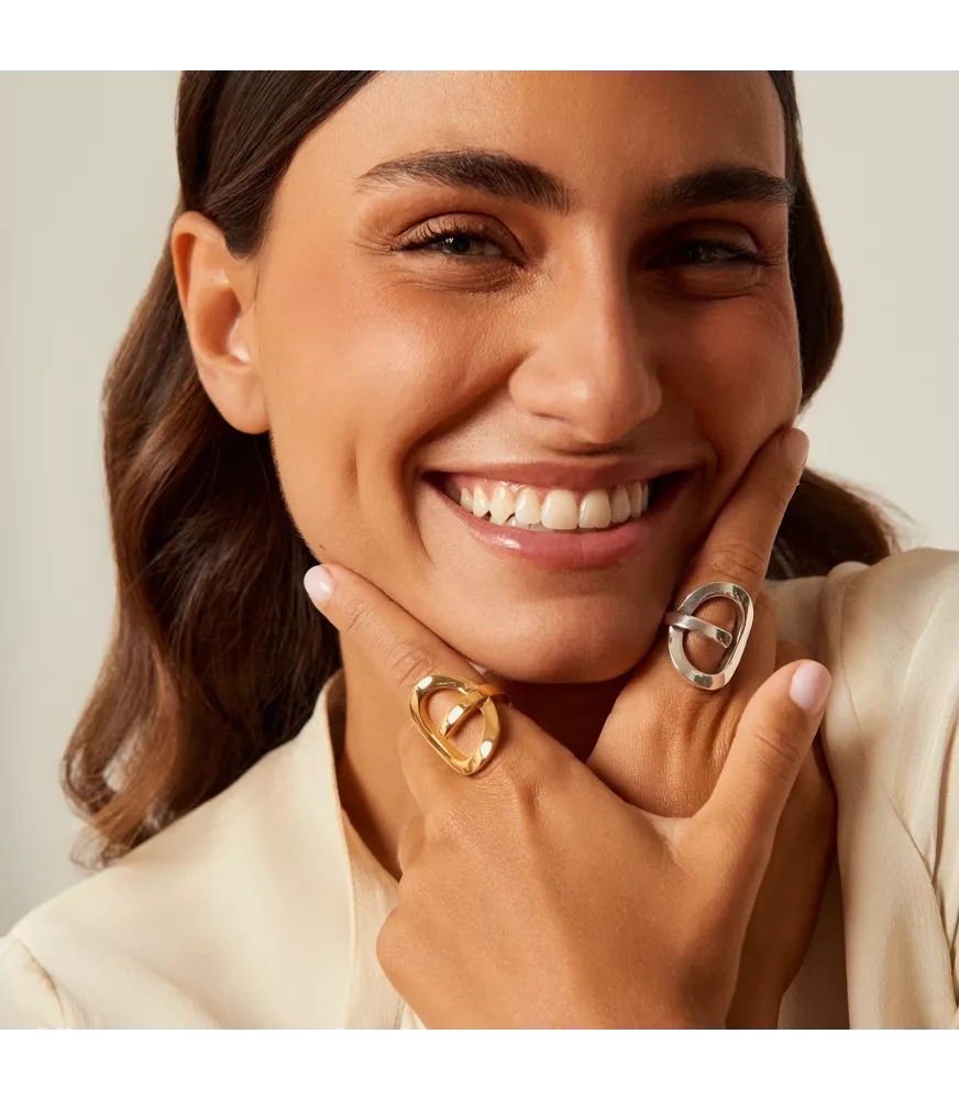 Anillo CXC Ópera, en latón bañado en oro.