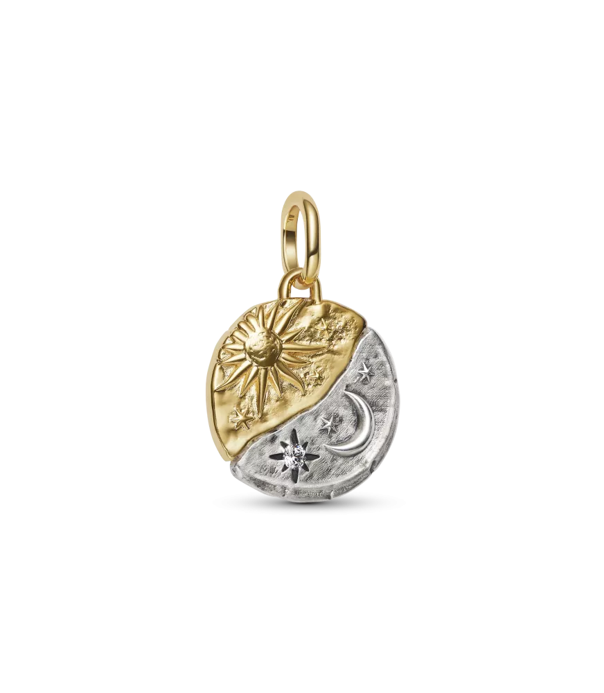 Charm Medallón en plata de ley y con un recubrimiento en oro de 14k Sol y Luna