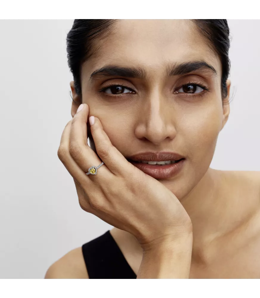 Anillo en plata de ley Corazón Amarillo en Relieve Brillante