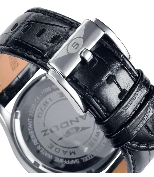 Cuarzo Suizo, 3 agujas, calendario  y cronógrafo.