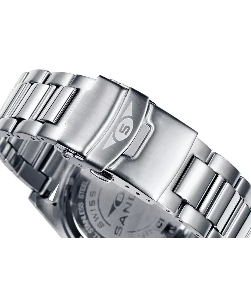 Cuarzo Suizo, 3 agujas , calendario y cronógrafo.