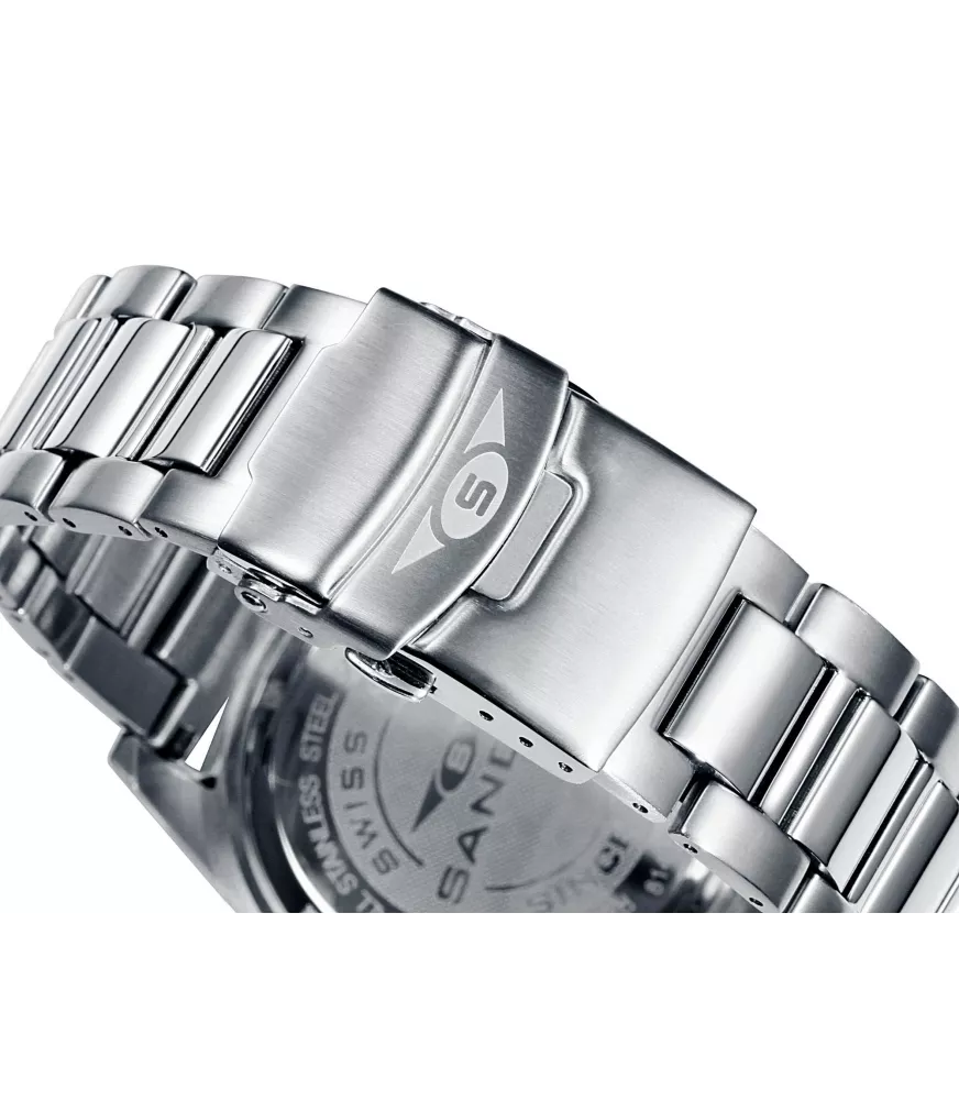 Cuarzo Suizo, 3 agujas , calendario y cronógrafo.