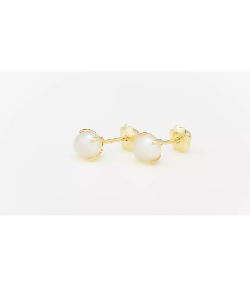 PENDIENTE DE BEBÉ PERLA MEDIANA ORO 18 KTS CON GARRAS.