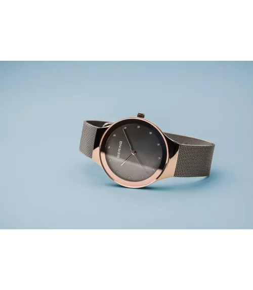 Reloj Bering mujer 12934-369 con brazalete de malla milanesa en gris.