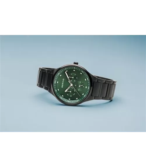 Reloj Bering Classic hombre multifunción.