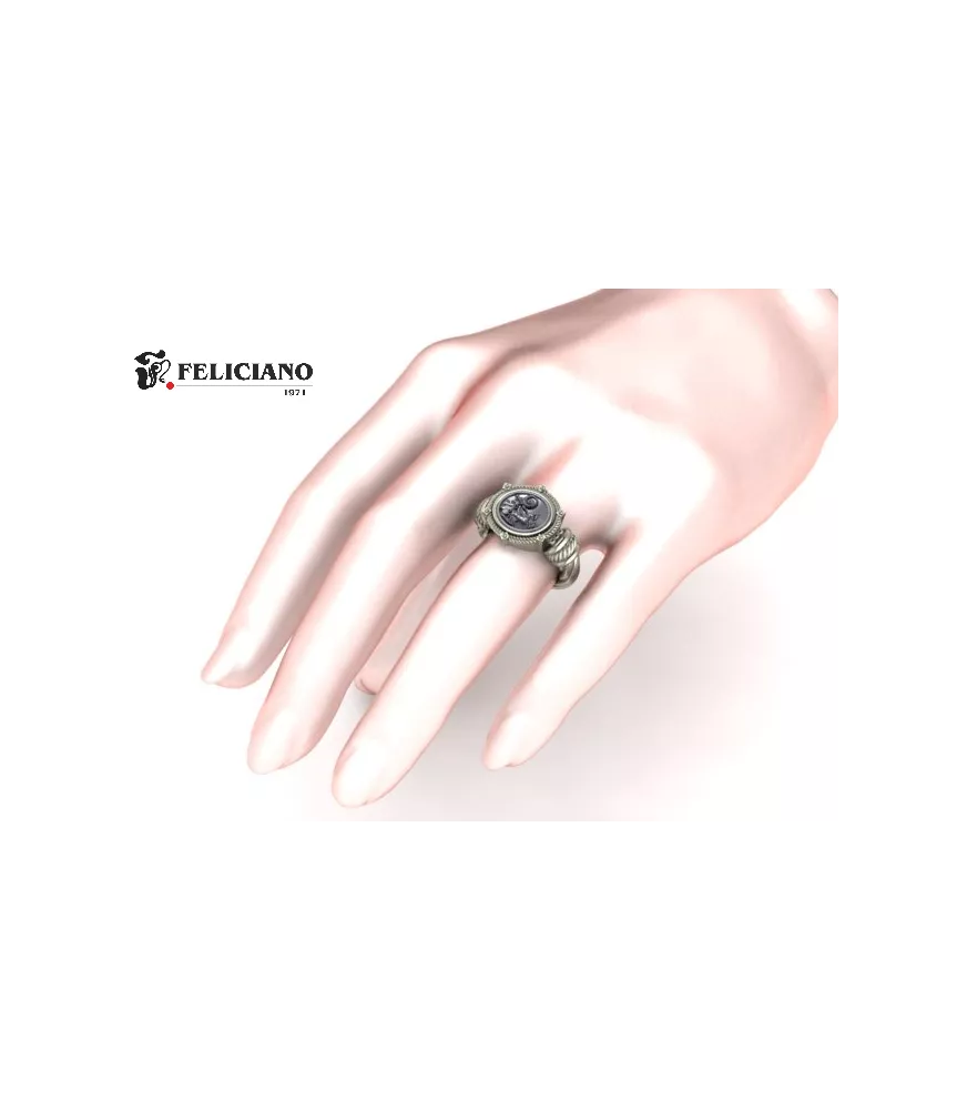 Anillo en plata de primera ley con moneda de plata oxidada.