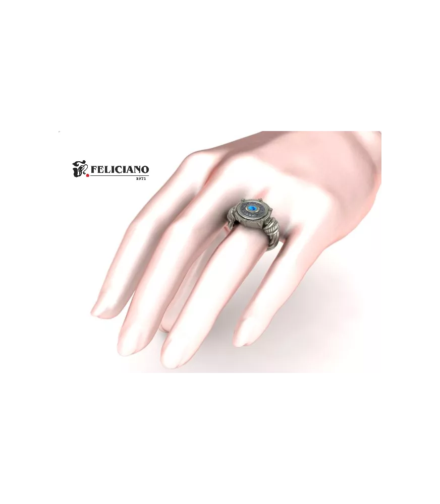 Anillo en plata de primera ley con cuarzo hidrotermal azul.