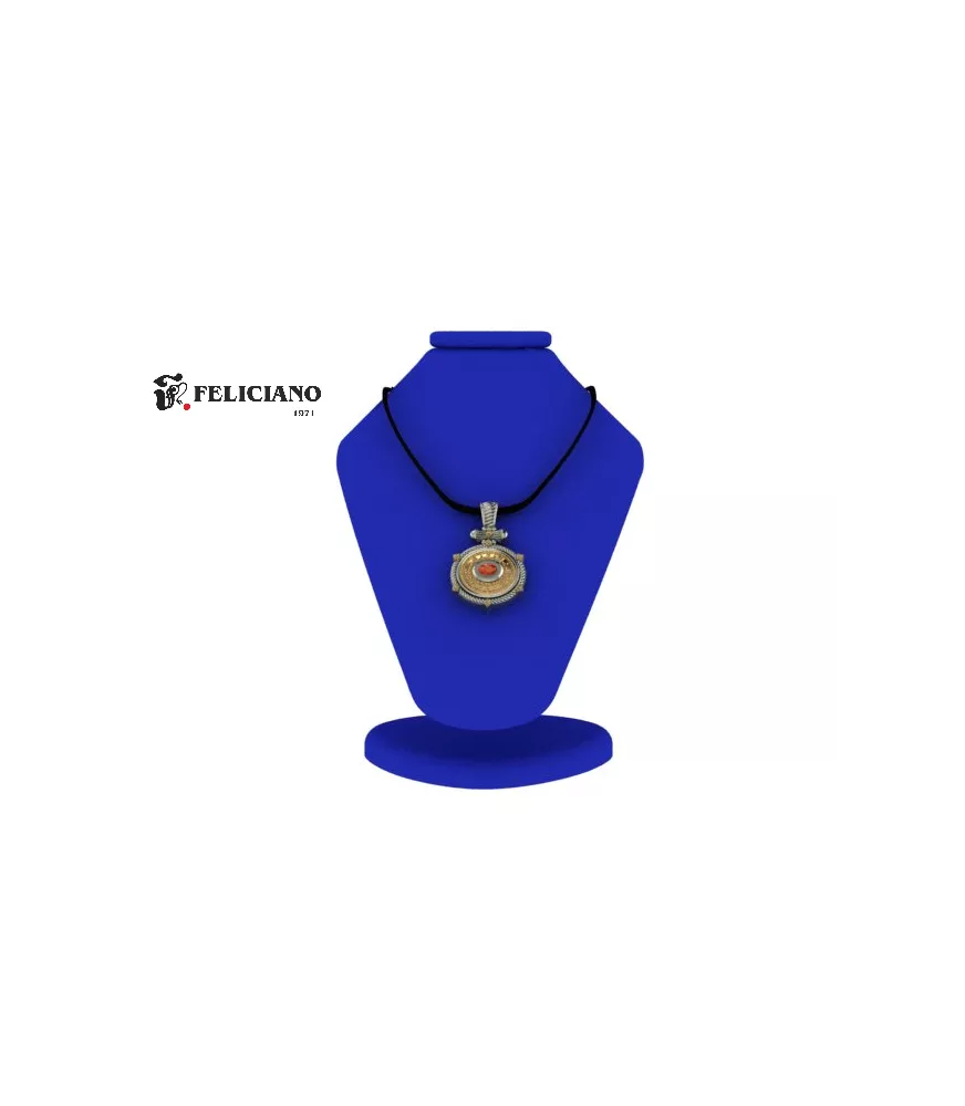 Colgante con cuero en plata de primera ley con cuarzo hidrotermal en rojo.